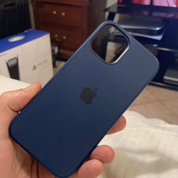 iPhone 12 Pro Silicone MagSafe Case Deep Navy - Picture 3 of 5